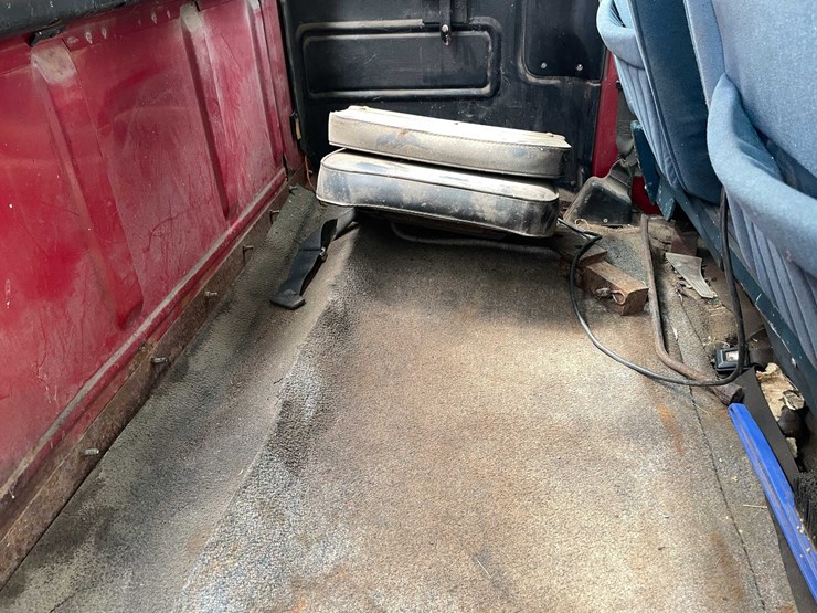 #5571-•-1979-ford-dually-with-modified-cab-image-36