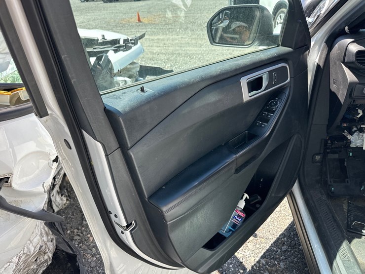 2021-ford-explorer-image-14