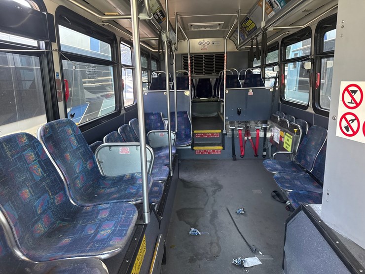 2012-gillig-low-floor-image-24