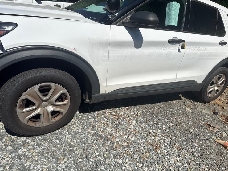 2022-ford-explorer-image-7