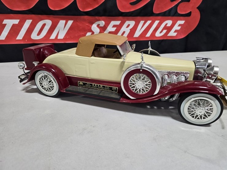 #401-•-jim-beam-1935-duesenberg-convertible-decanter-image-7