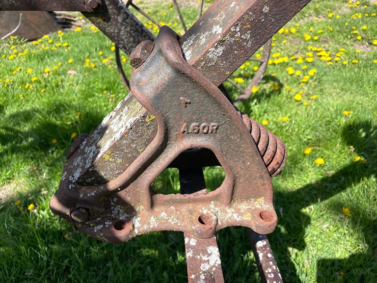 #5621-•-antique-adjustable-height-and-angle-pull-behind-road-grader-image-26