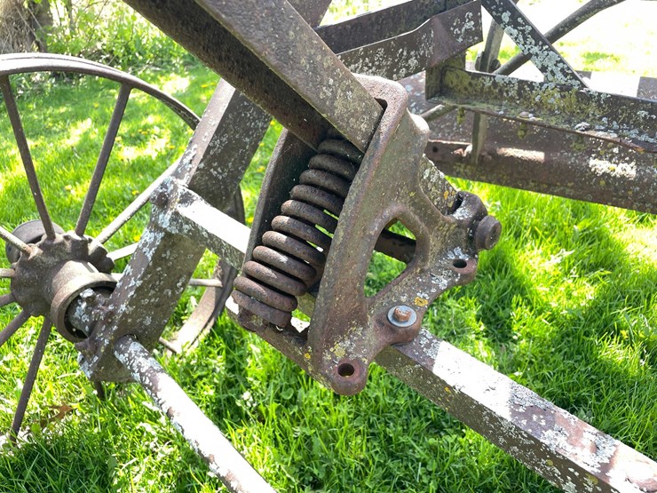 #5621-•-antique-adjustable-height-and-angle-pull-behind-road-grader-image-25