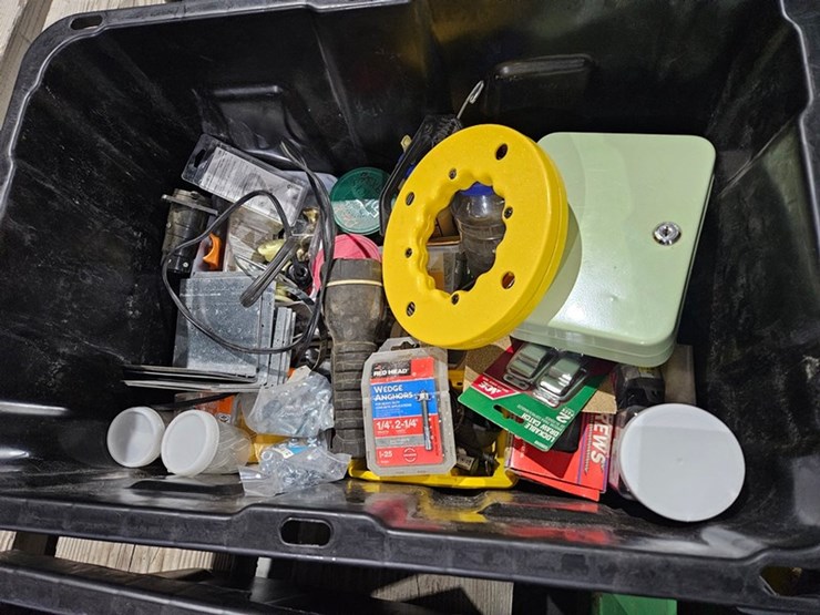 #71-•-lot-of-assorted-construction-items-image-2