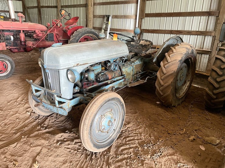 ford-tractor-image-1