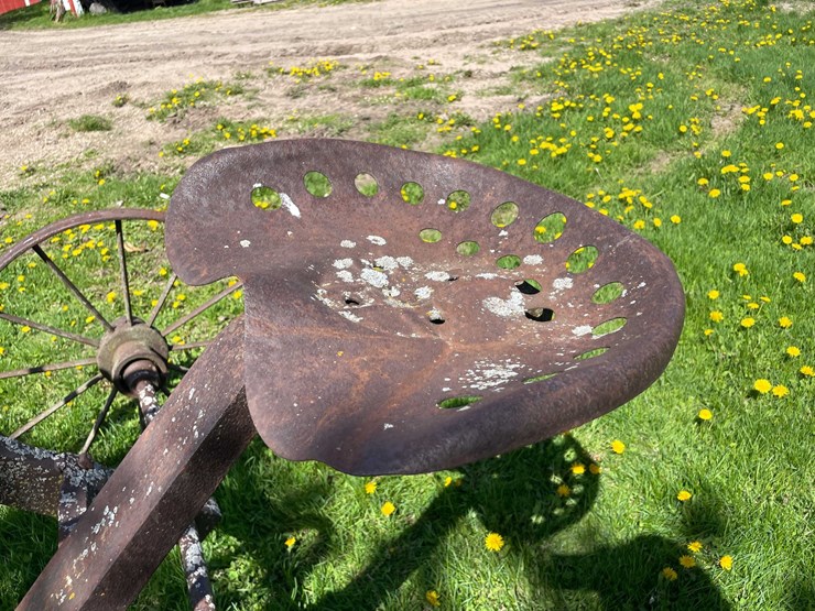 #5621-•-antique-adjustable-height-and-angle-pull-behind-road-grader-image-27