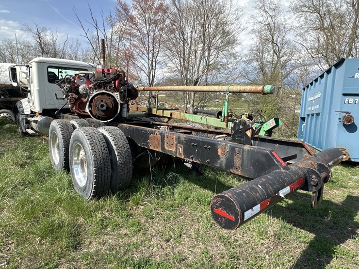 2010-mack-granite-image-3