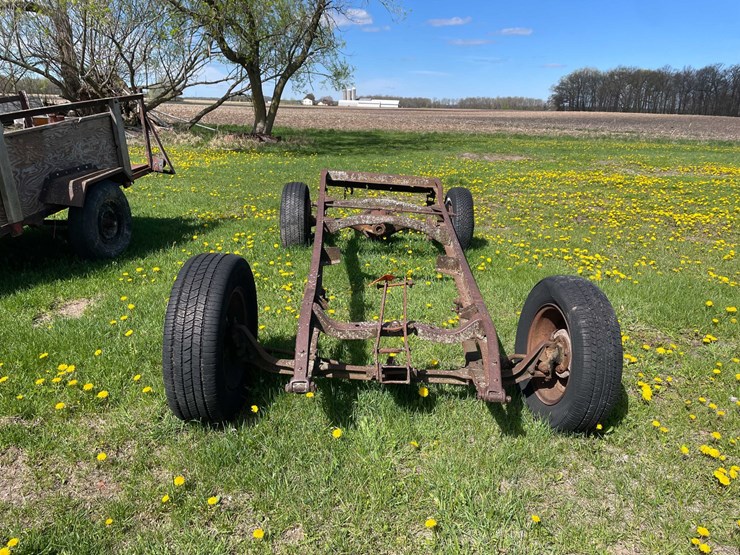 #5596-•-vintage-2-axle-car-frame-image-2