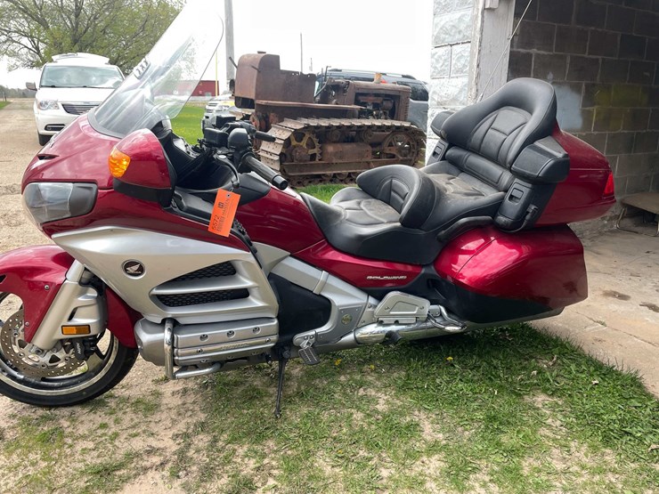 #5572-•-2012-honda-gold-wing-motorcycle-image-7