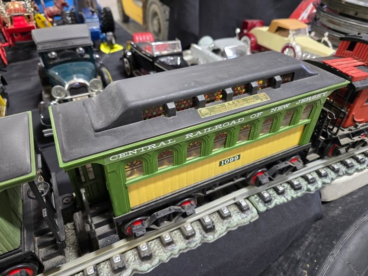 #76-•-jim-beam-decanter-train-set-image-17