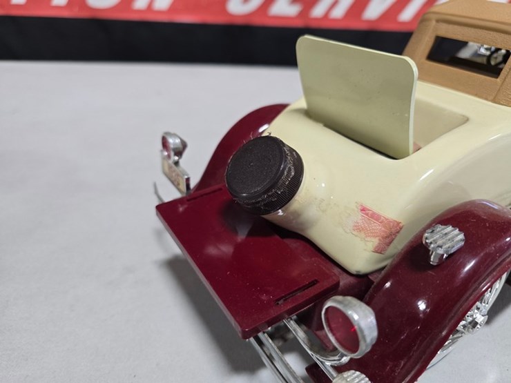 #401-•-jim-beam-1935-duesenberg-convertible-decanter-image-12