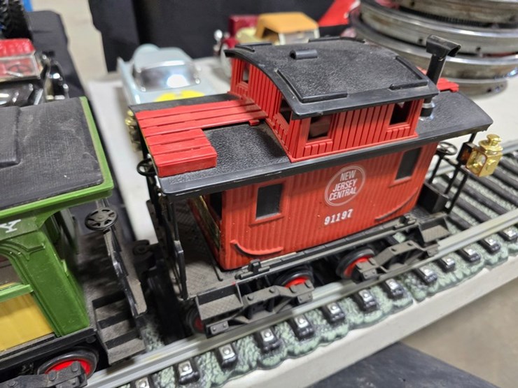 #76-•-jim-beam-decanter-train-set-image-19