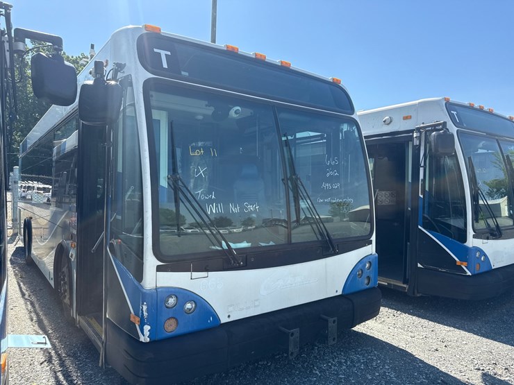 2012-gillig-low-floor-image-1