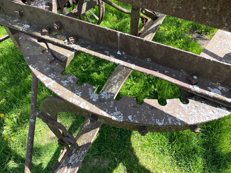 #5621-•-antique-adjustable-height-and-angle-pull-behind-road-grader-image-7