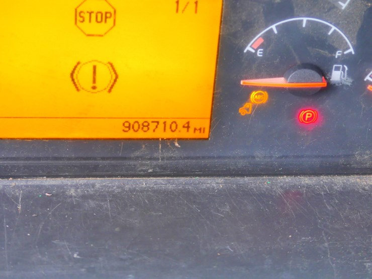 2005-volvo-semi-image-15