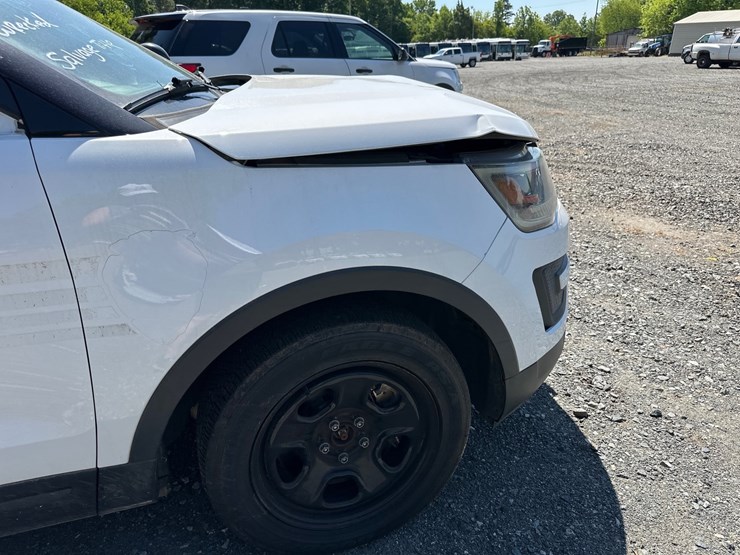 2019-ford-explorer-image-9