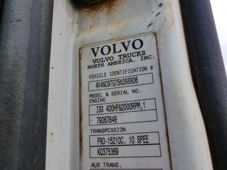 2005-volvo-semi-image-16