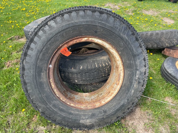 #5592-•-(4)-industrial-tires-image-2