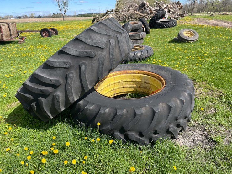 #5588-•-(2)-tractor-tires-image-3