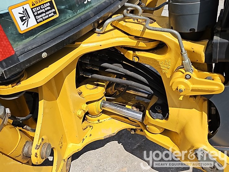 2018-deere-310sl-image-12