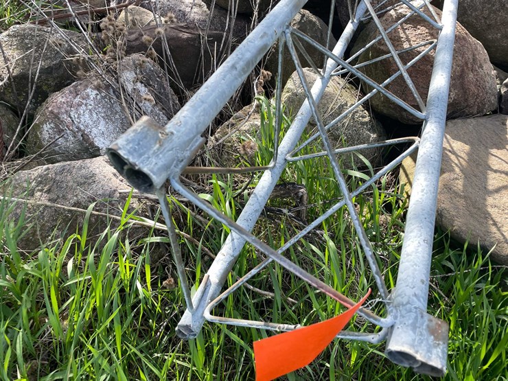#5605-•-scrap-metal-image-3