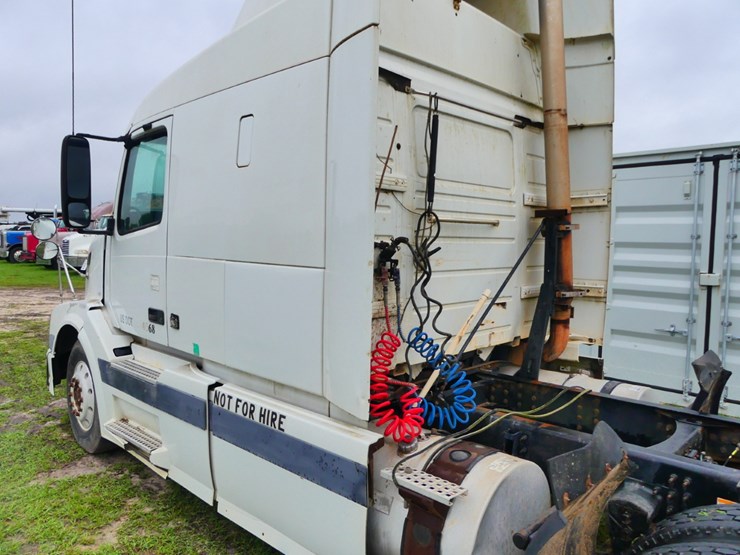 2005-volvo-semi-image-8