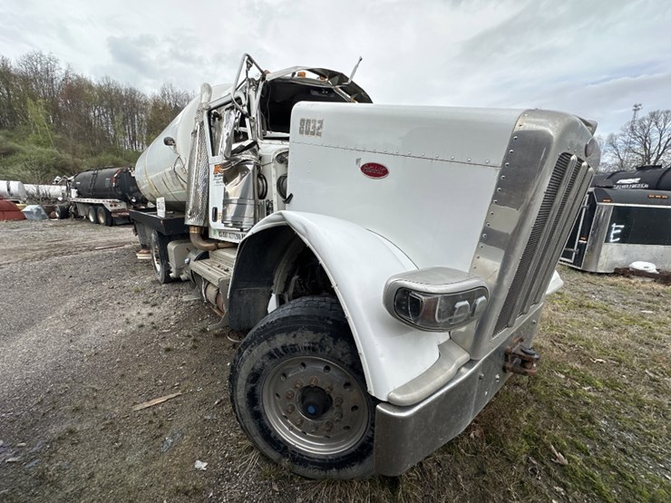 2012-peterbilt-388-image-5
