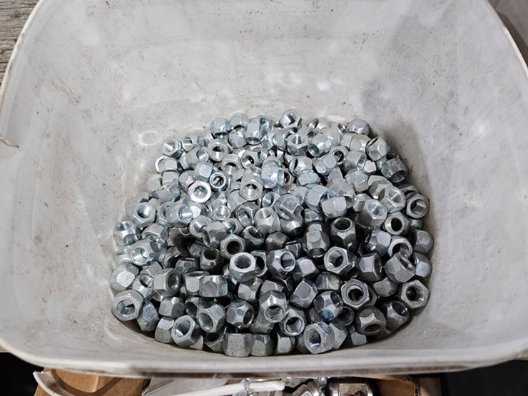 #44-•-pail-&-box-assorted-wheel-nuts-image-4
