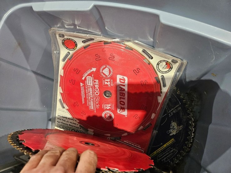 #89-•-tote-of-assorted-circular-saw-blades-image-6