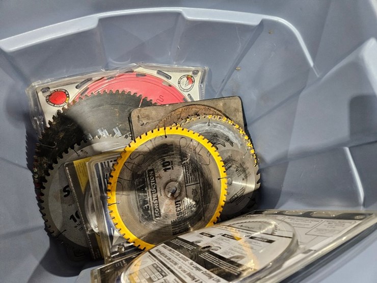 #89-•-tote-of-assorted-circular-saw-blades-image-2