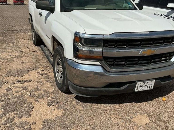 2017-chevrolet-silverado-1500-image-1