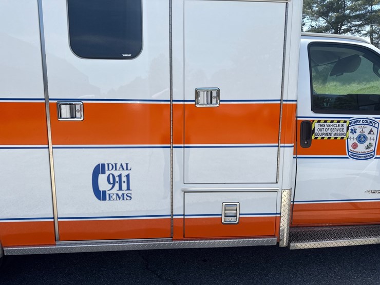 #9-•-2017-chevrolet-ambulance-4500-image-35