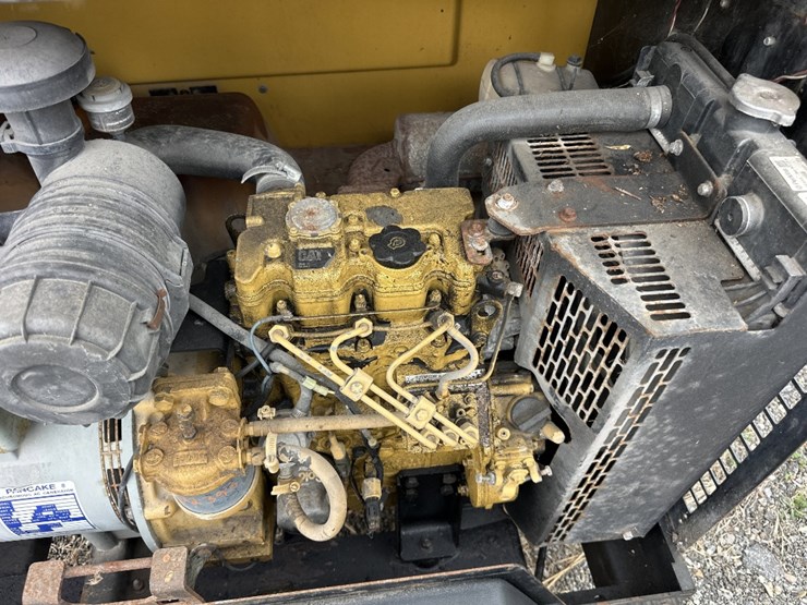 2015-caterpillar-c11-image-2