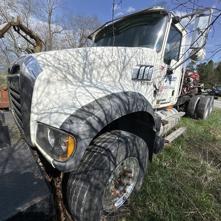 2010 MACK GRANITE