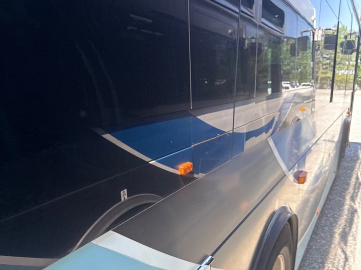 2012-gillig-low-floor-image-17