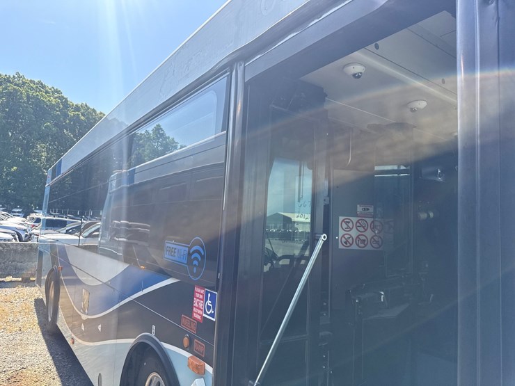 2012-gillig-low-floor-image-19