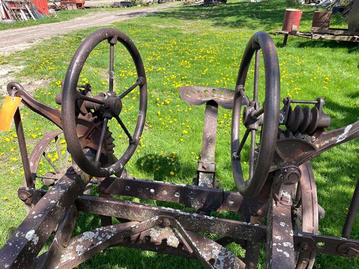 #5621-•-antique-adjustable-height-and-angle-pull-behind-road-grader-image-12