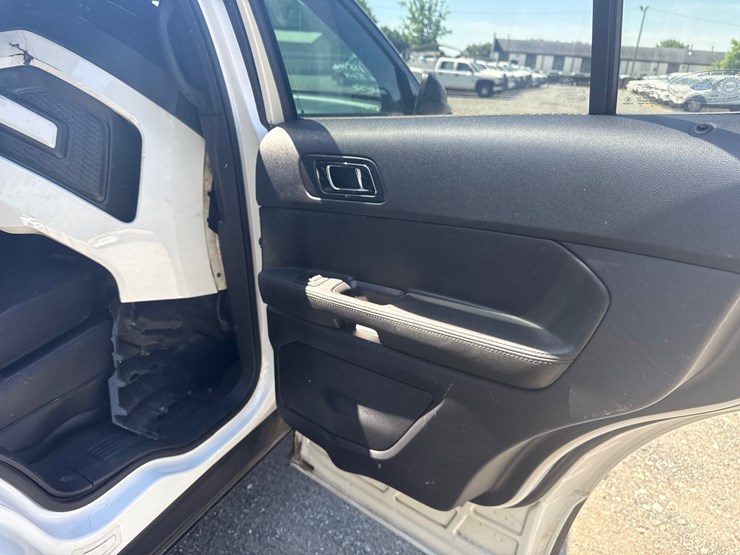 2019-ford-explorer-image-27