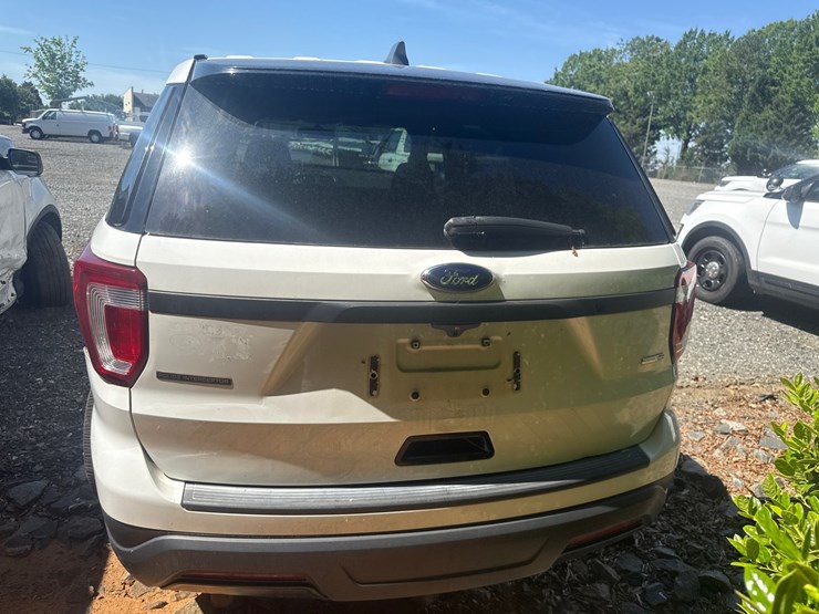 2019-ford-explorer-image-14