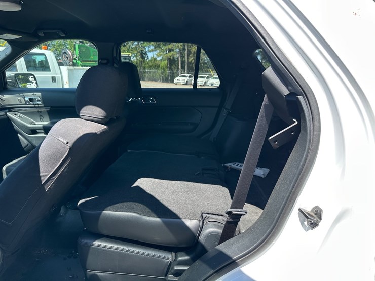 2019-ford-explorer-image-23
