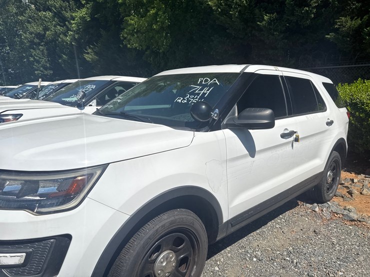 2017-ford-explorer-image-6