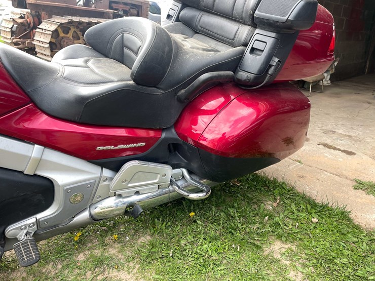 #5572-•-2012-honda-gold-wing-motorcycle-image-15