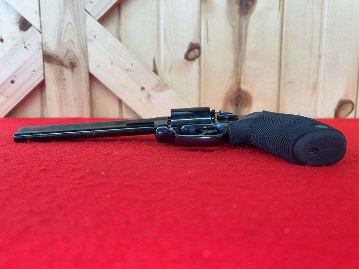 taurus-tracker-revolver-.22-lr-image-7