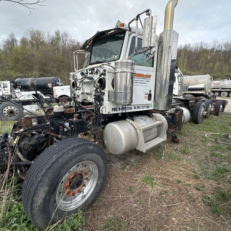 2013 PETERBILT 388