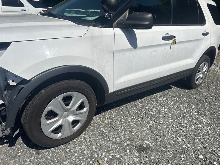 2019-ford-explorer-image-8