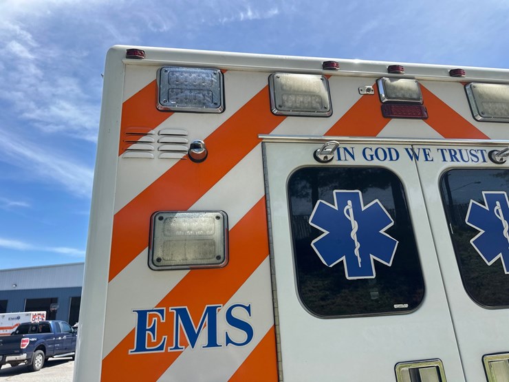 #8-•-2017-chevrolet-ambulance-4500-image-34