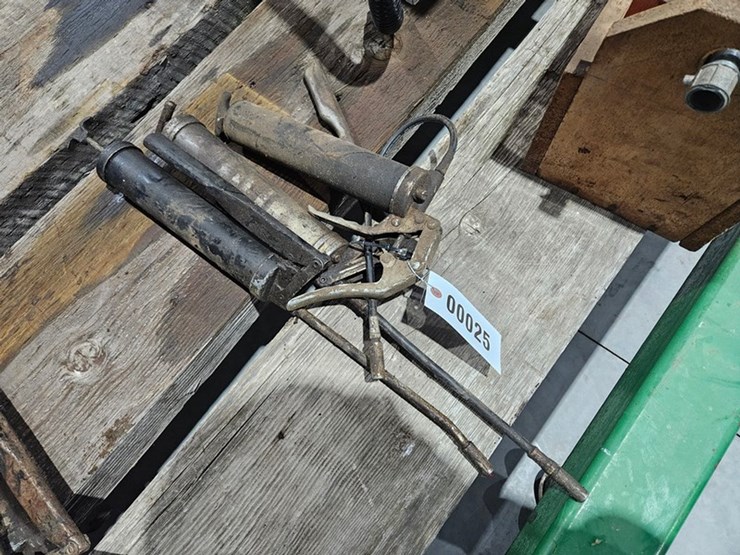 #25-•-3-grease-guns-image-1