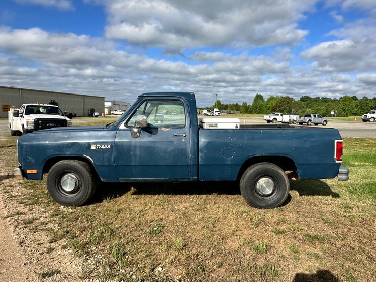 1989-dodge-150-image-4