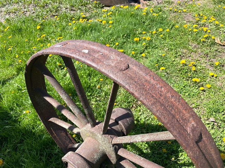 #5621-•-antique-adjustable-height-and-angle-pull-behind-road-grader-image-32