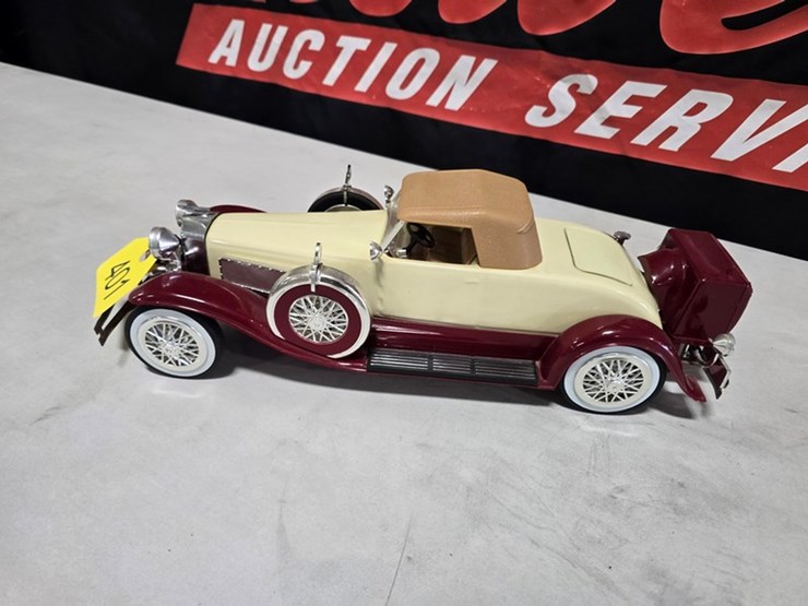 #401-•-jim-beam-1935-duesenberg-convertible-decanter-image-3